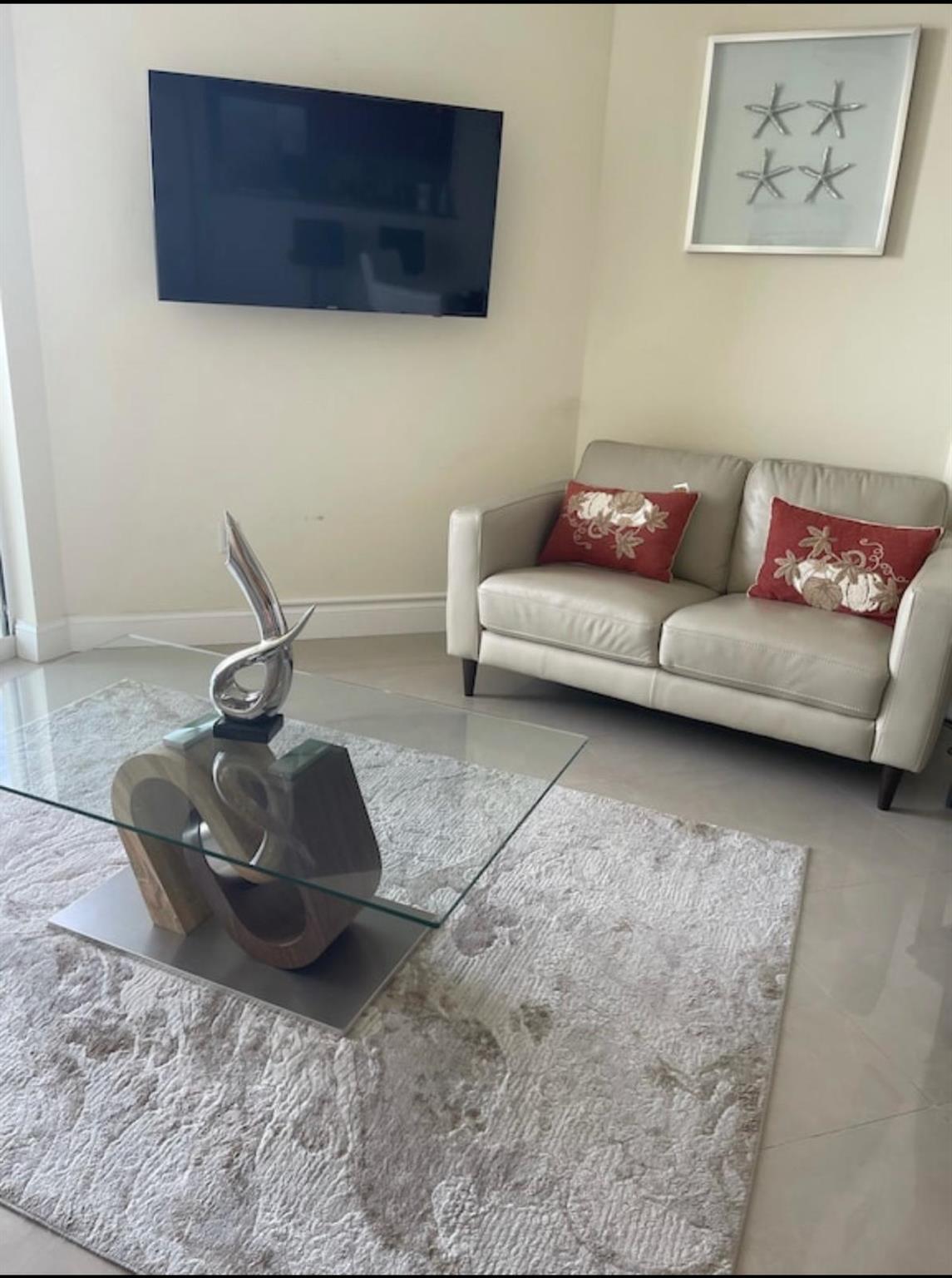 LA PERLA CONDO - Residential Lease