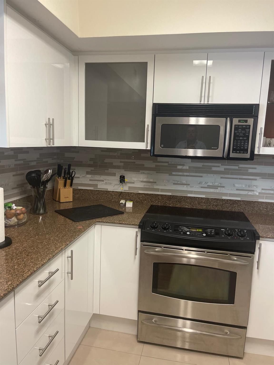 LA PERLA CONDO - Residential Lease