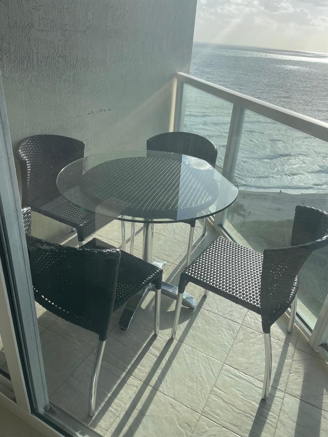 LA PERLA CONDO - Residential Lease