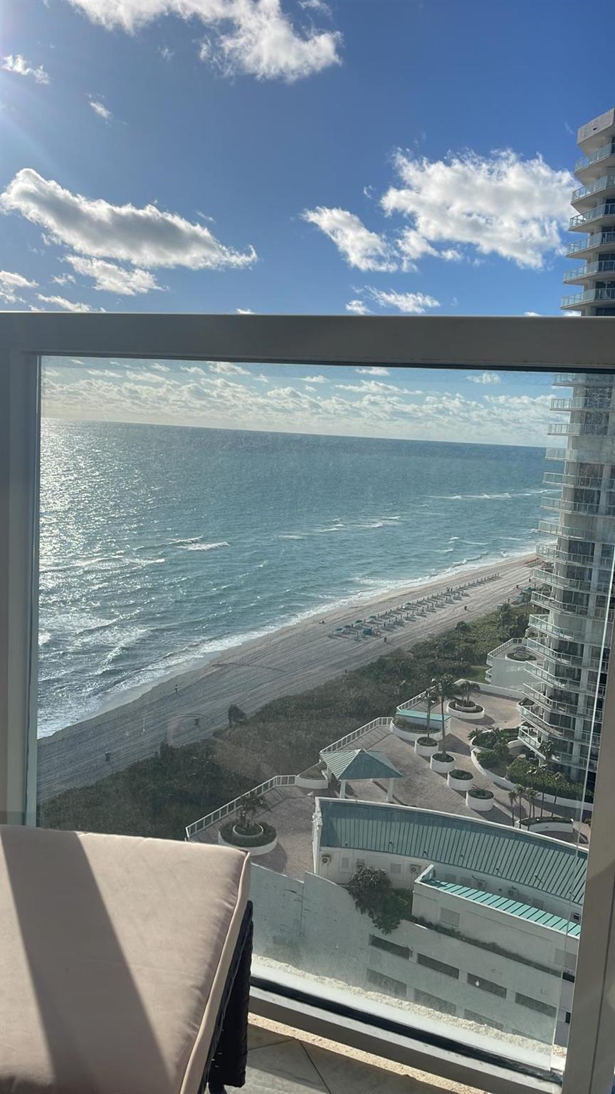 LA PERLA CONDO - Residential Lease