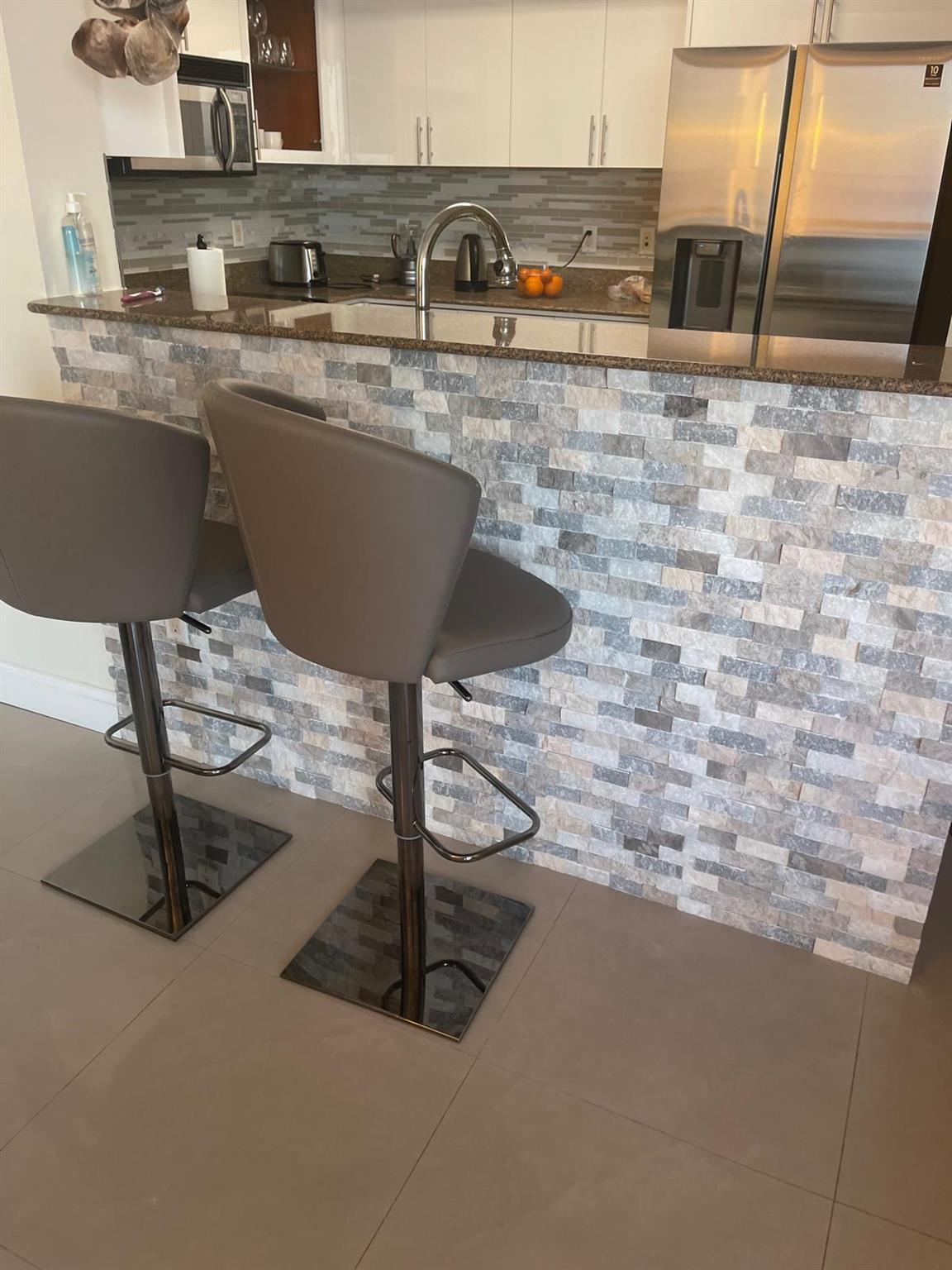 LA PERLA CONDO - Residential Lease