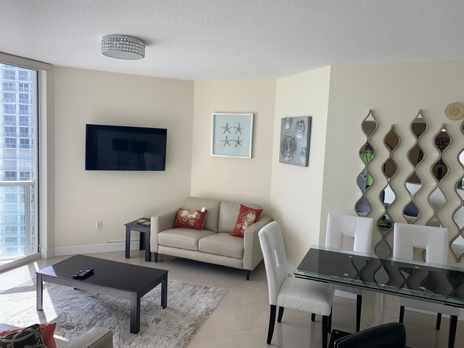 LA PERLA CONDO - Residential Lease