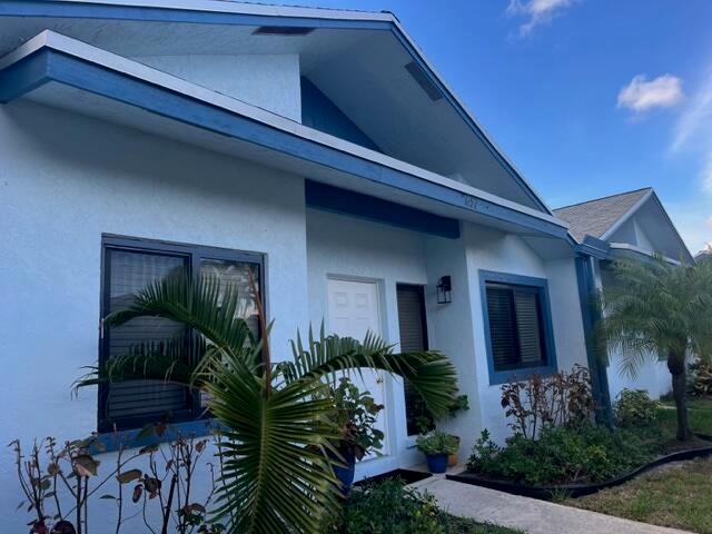 LOVELY, MELROSE PLACE TYPE COMMUNITY, 1 STORY VILLA, WITH FENCED IN PRIVATE BACKYARD. 2 BEDROOMS 2 BATHROOMS, FRESHLY UPDATED KITCHEN WITH STAINLESS STEEL APPLIANCES, GRANITE COUNTER TOPS, EAT IN KITCHEN. TILE IN HERRINGBONE STYLE, WASHER/DRYER IN THE UNIT. 2WALK IN CLOSETS, LARGE PANTRY. CUTE, PRIVATE, FENCED IN BACKYARD, PERFECT FOR ENTERTAINING. IMPACT WINDOWS THROUGHOUT. GREAT LOCATION IN EAST BOCA. STEPS FROM THE HEATED COMMUNITY POOL, JUST LIKE HAVING YOUR OWN! VERY INTIMATE COMMUNITY WITH ONLY 12 OTHER VILLAS! CLOSE TO SHOPPING, DINING AND THE BEACH! CABLE AND WATER INCLUDED IN THE RENT. PETS UNDER 25lbs ARE OK.