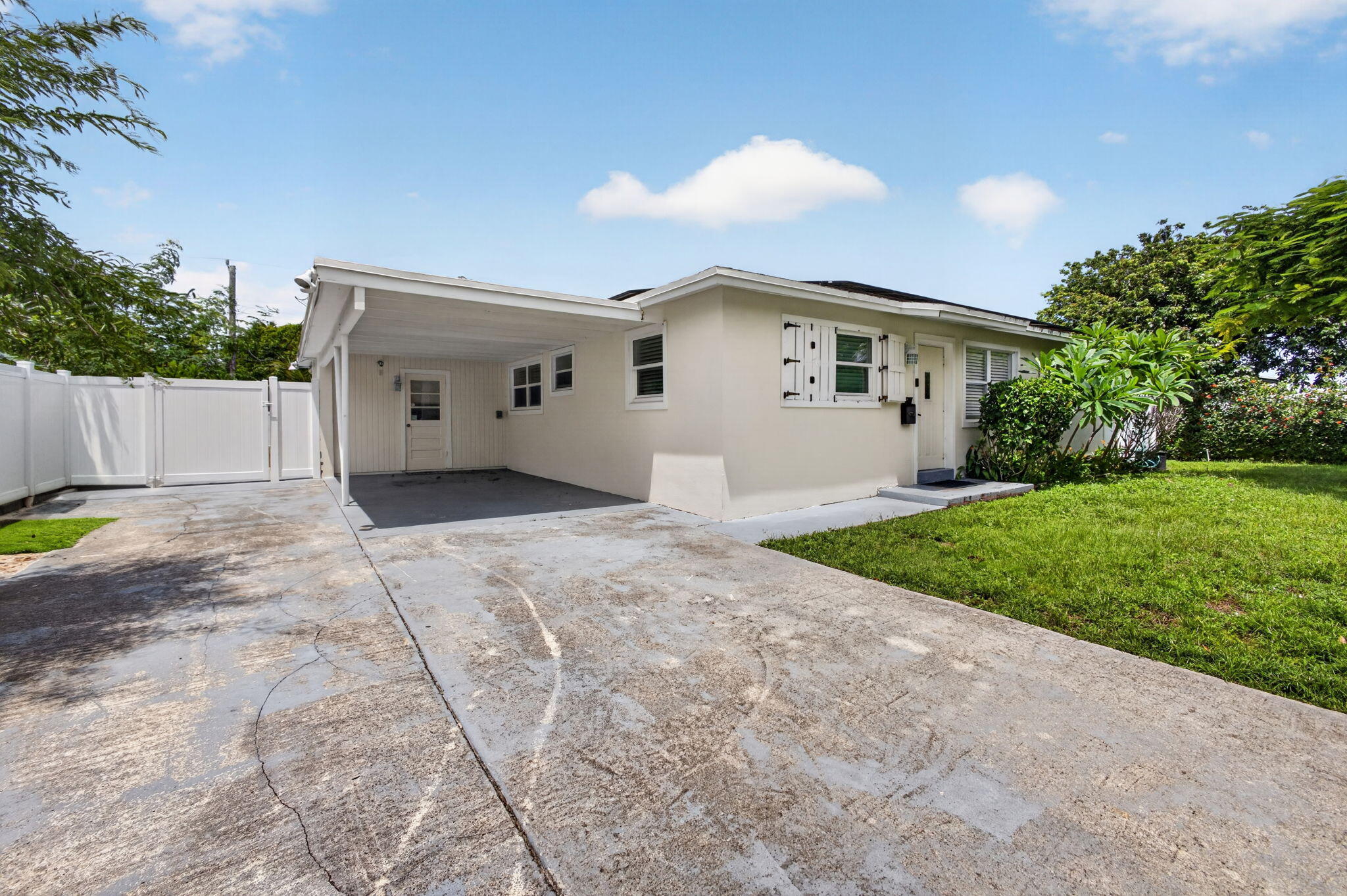 813 Date Palm Drive