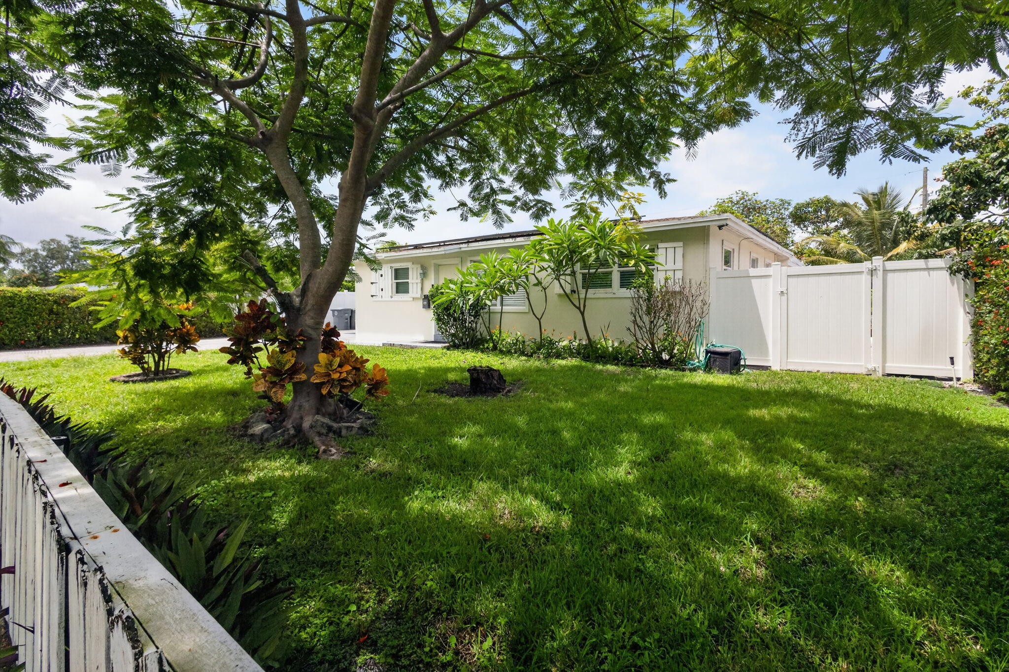 813 Date Palm Drive