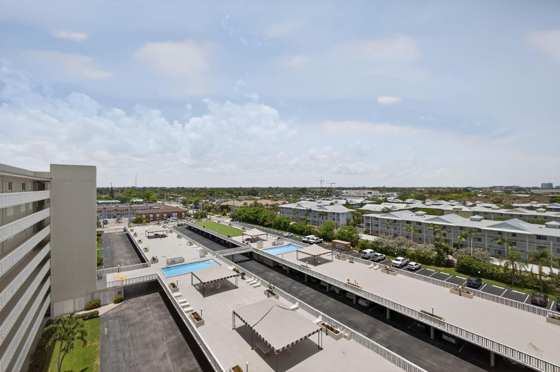 LAKE HARBOUR TOWERS CONDO - Residential