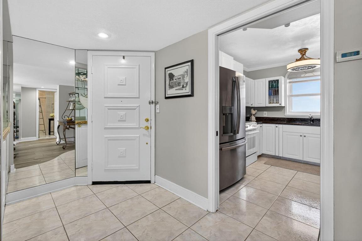 LAKE HARBOUR TOWERS CONDO - Residential