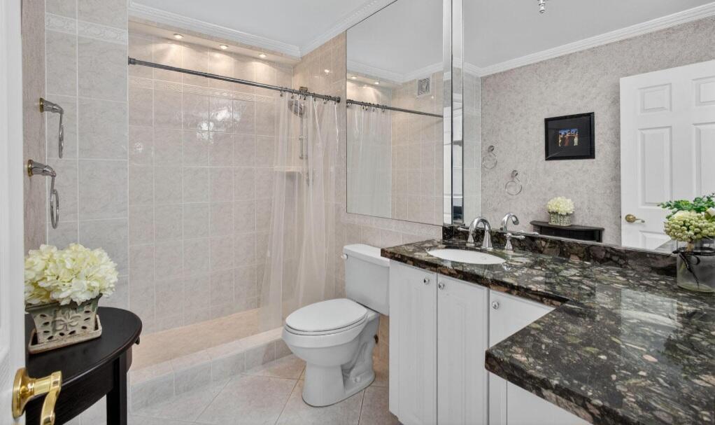 LAKE HARBOUR TOWERS CONDO - Residential