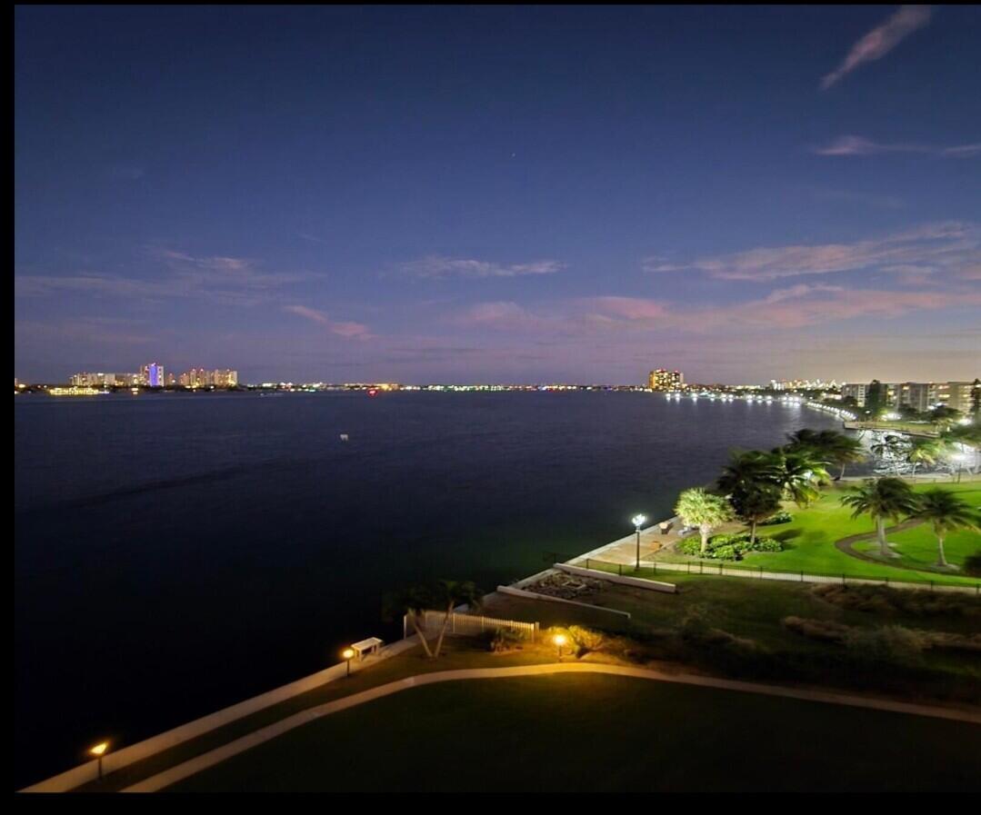 LAKE HARBOUR TOWERS CONDO - Residential