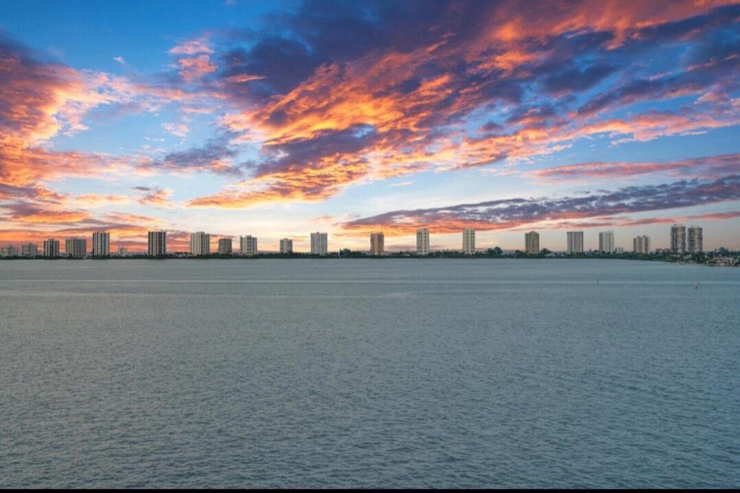 LAKE HARBOUR TOWERS CONDO - Residential