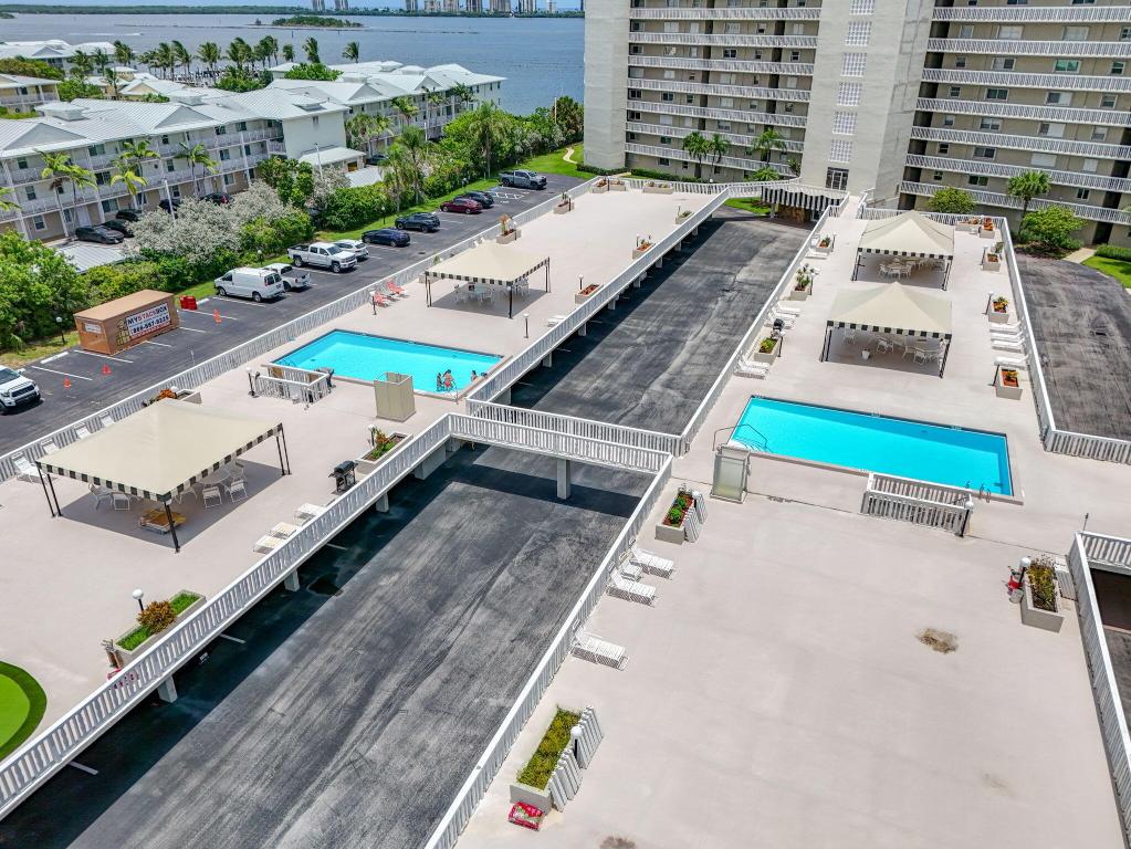 LAKE HARBOUR TOWERS CONDO - Residential