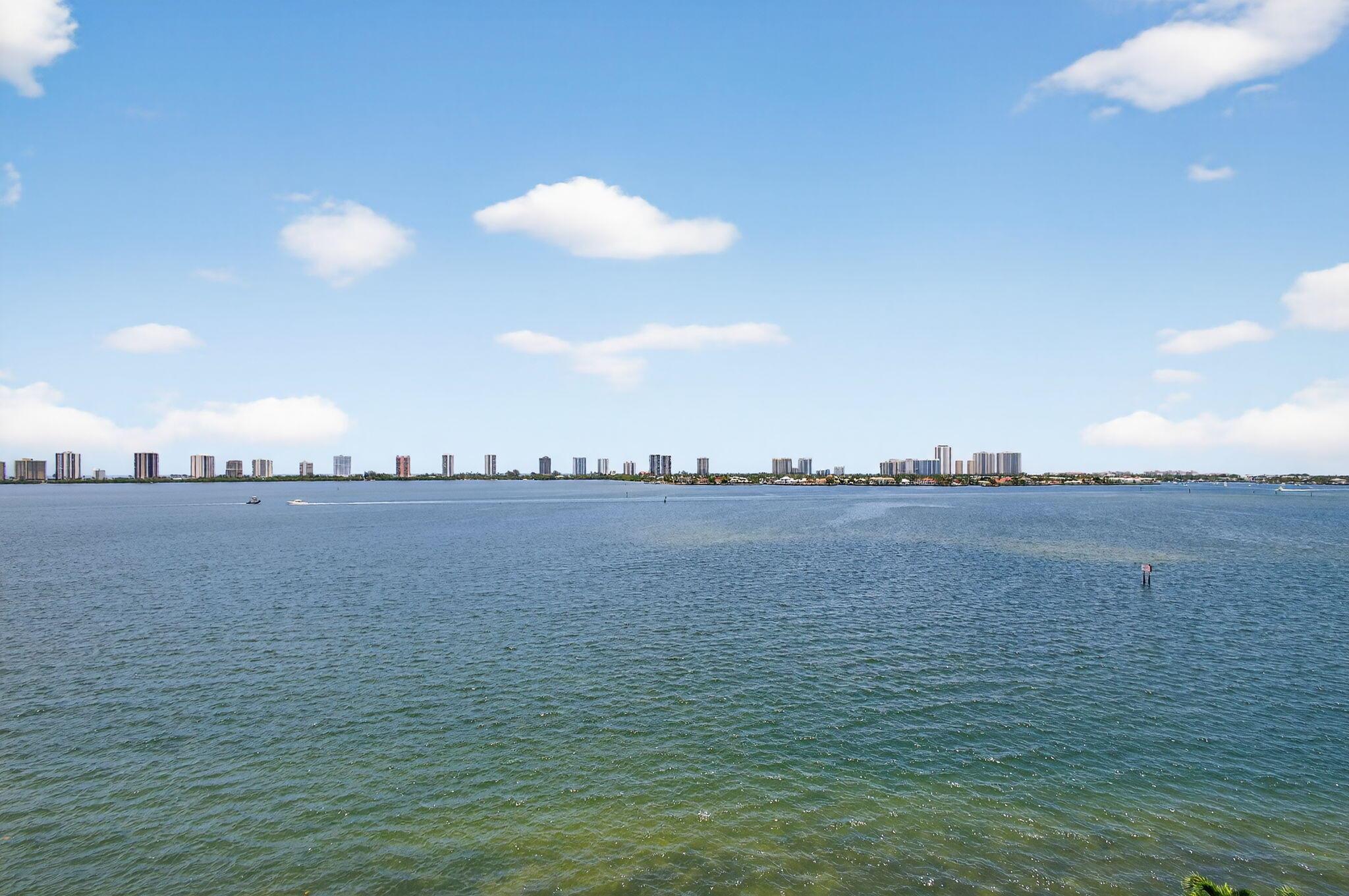 LAKE HARBOUR TOWERS CONDO - Residential