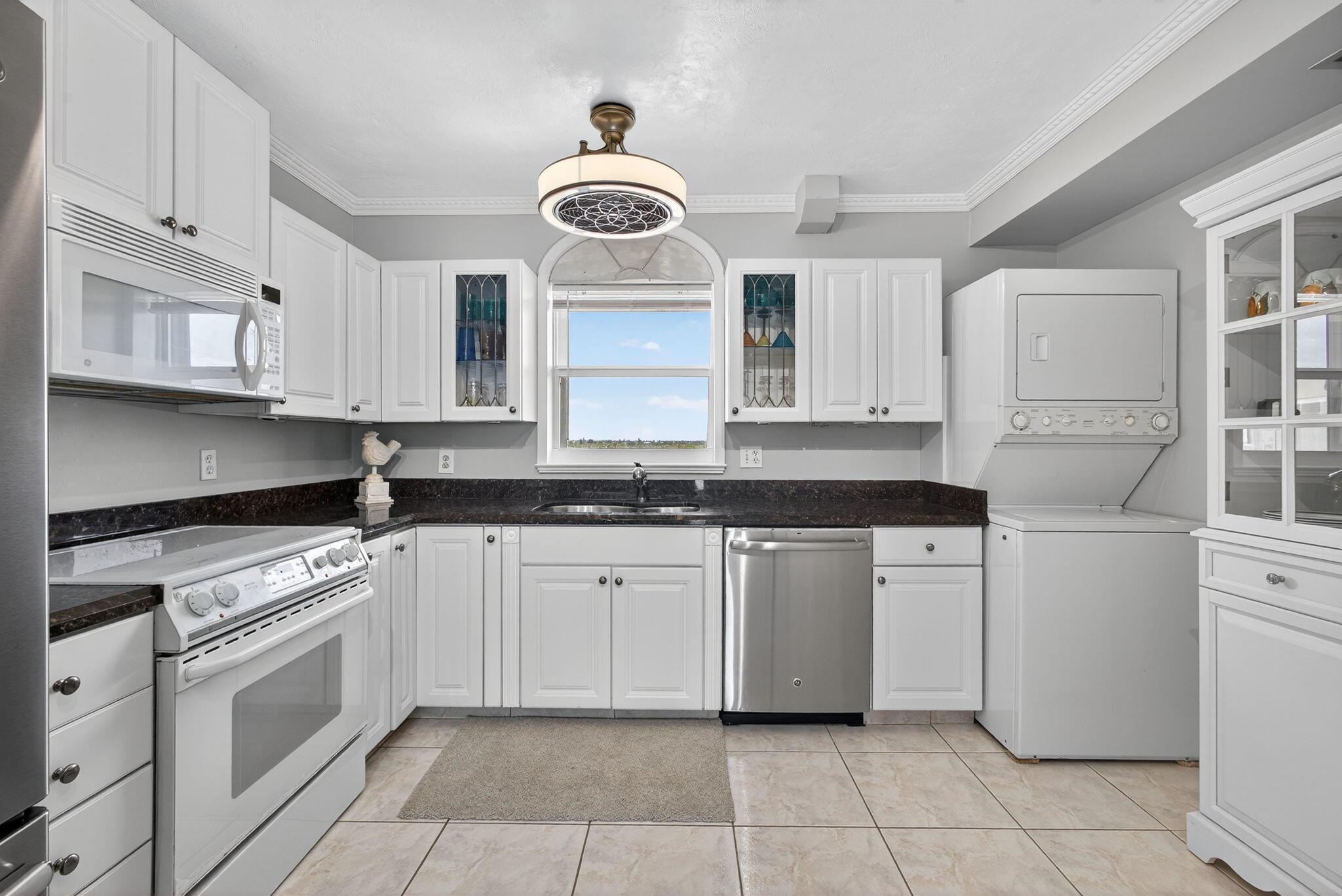 LAKE HARBOUR TOWERS CONDO - Residential