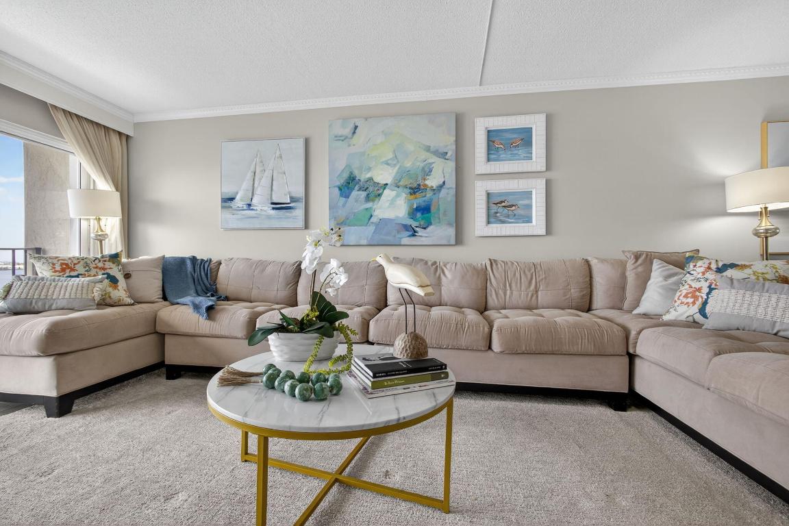 LAKE HARBOUR TOWERS CONDO - Residential