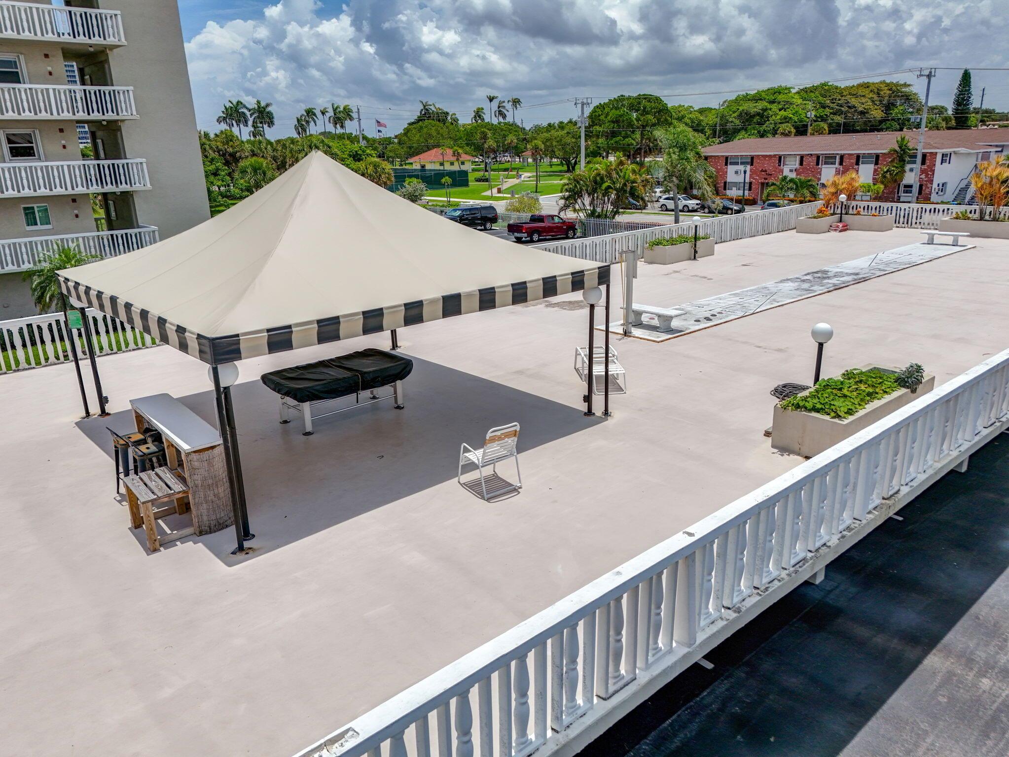 LAKE HARBOUR TOWERS CONDO - Residential