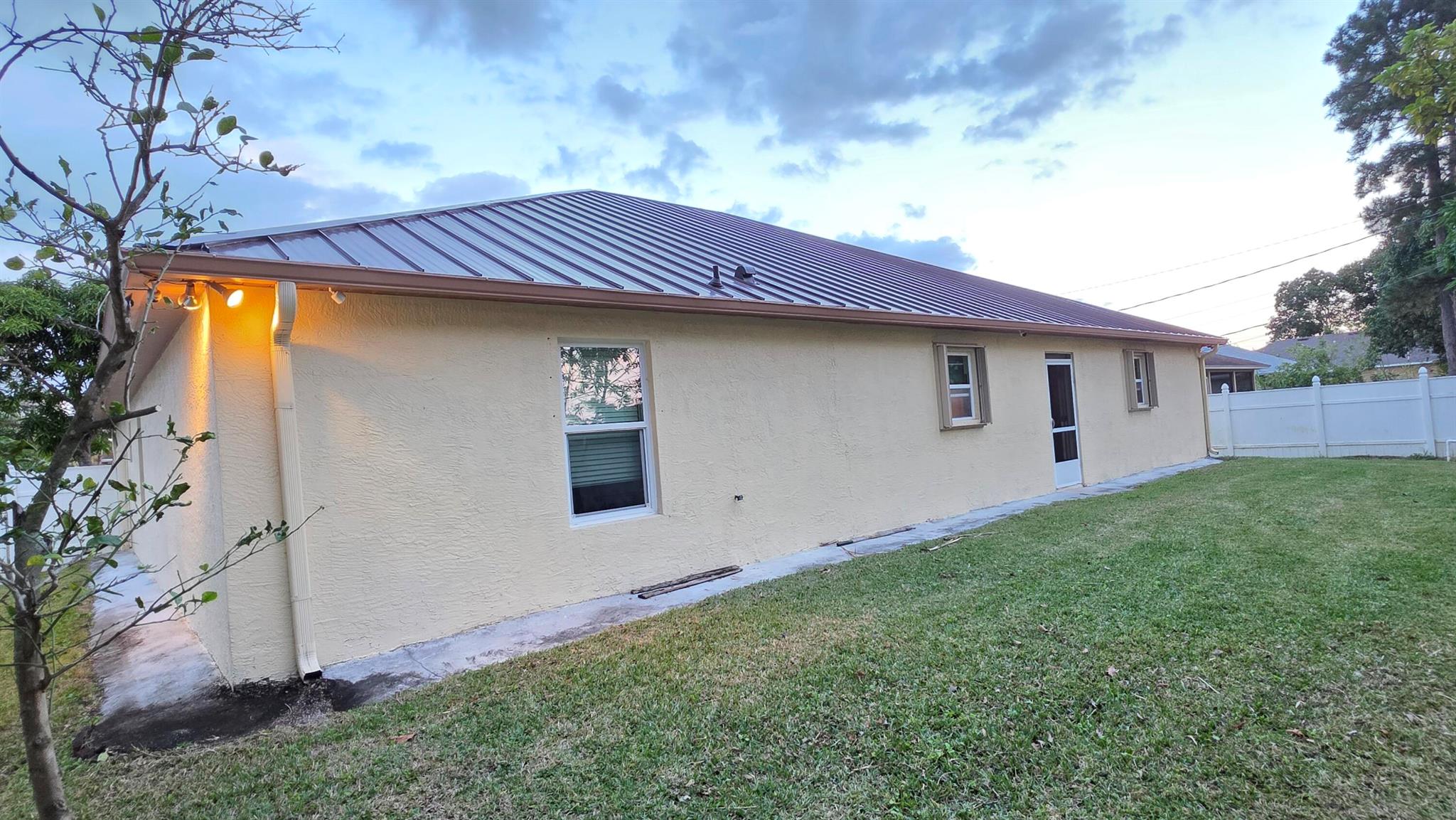 PORT ST LUCIE SECTION 19 - Residential Lease