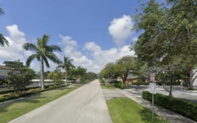 Location! Location!! Location!!! Lowest priced 4/2 rental SF home in East Boca Raton. New Roof and New A/C. Ample Parking. Located within minutes to I-95, Mizner Park, Town Center Mall, Spectacular Beaches & Parks, A Rated Schools, Florida Atlantic University, Airports, Theathers, Fine Dining, Entertaintment and to a fabulous vibrant nightlife at the local Downtown.