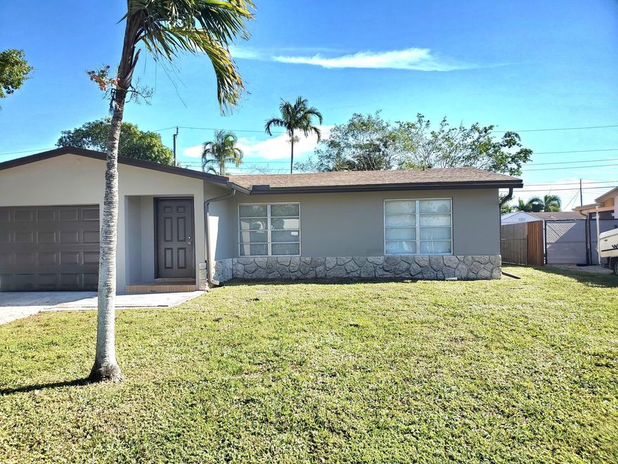 Nice Single Family Home.  kitchen with stainless steel appliances! 3 bed. 2 bath. Beautiful tile throughout the whole hous freshly painted and clean. Great location, accessible to highways and shopping. 10min from the beach. Pet friendly.