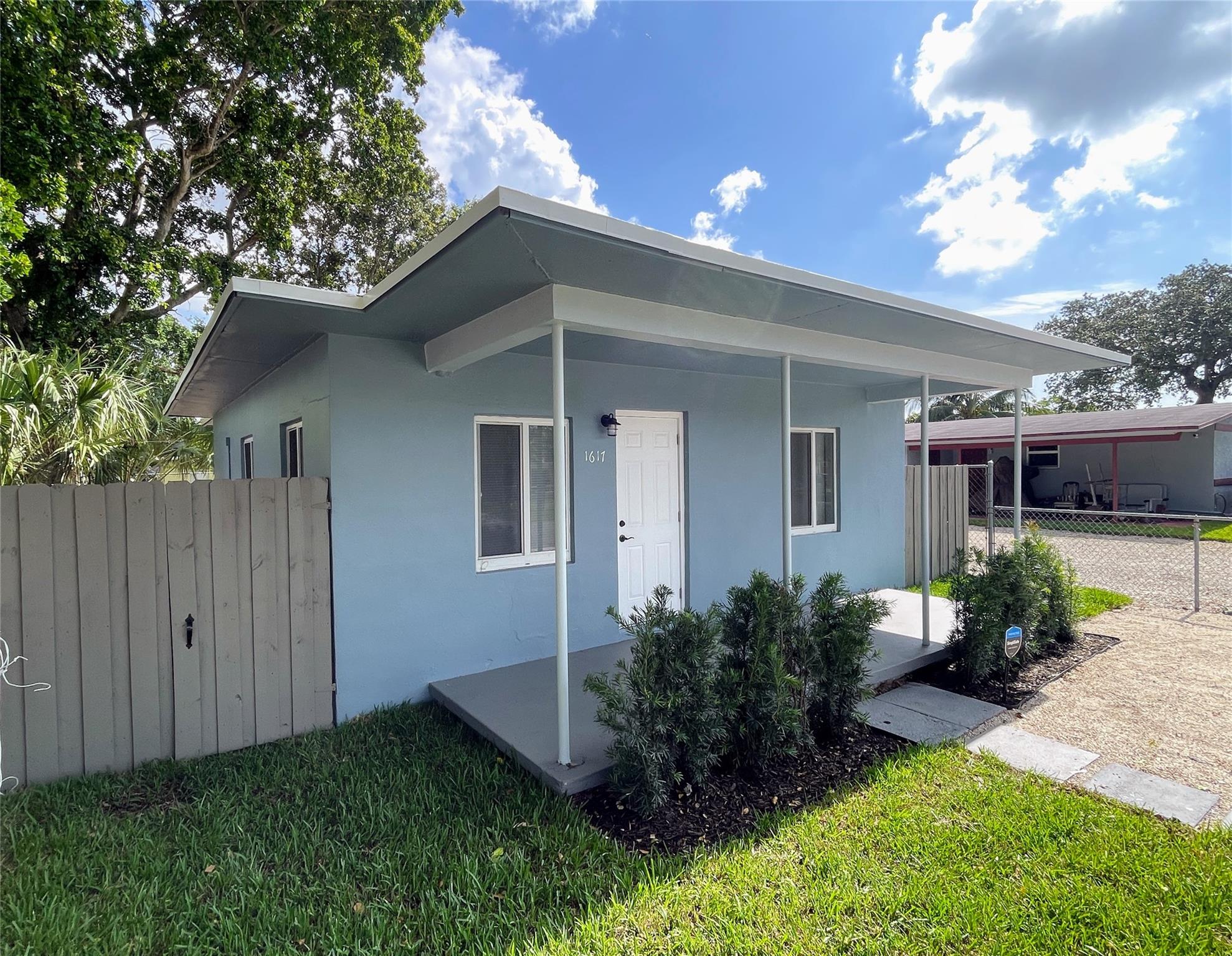 1617 NW 7th St