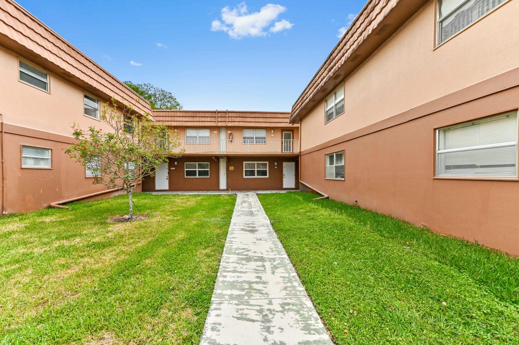 Photo of 513 Saxony K, Delray Beach, FL 33446 (MLS # R11079916)