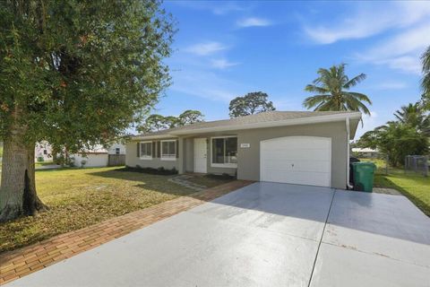 Photo of 1969 SE Redwing Cir Circle, Port Saint Lucie, FL 34952 (MLS # R11151751)