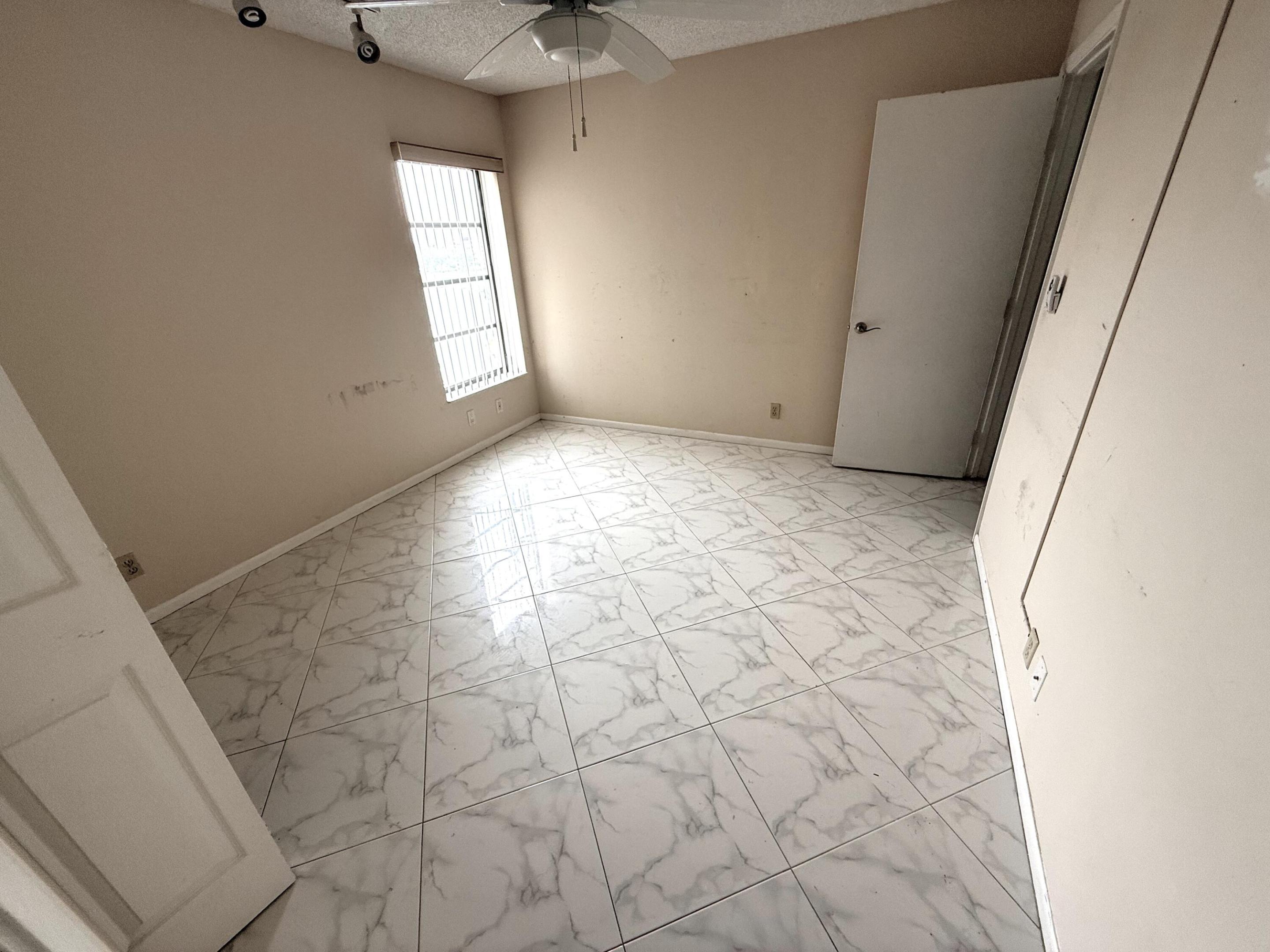 HUNTINGTON LAKES SEC TWO CONDOS - Residential Lease