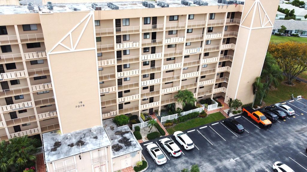 Photo of 7076 Huntington Lane #608, Delray Beach, FL 33446 (MLS # B26017322)
