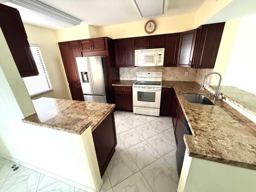 Photo of 7076 Huntington Lane #608, Delray Beach, FL 33446 (MLS # B26017322)