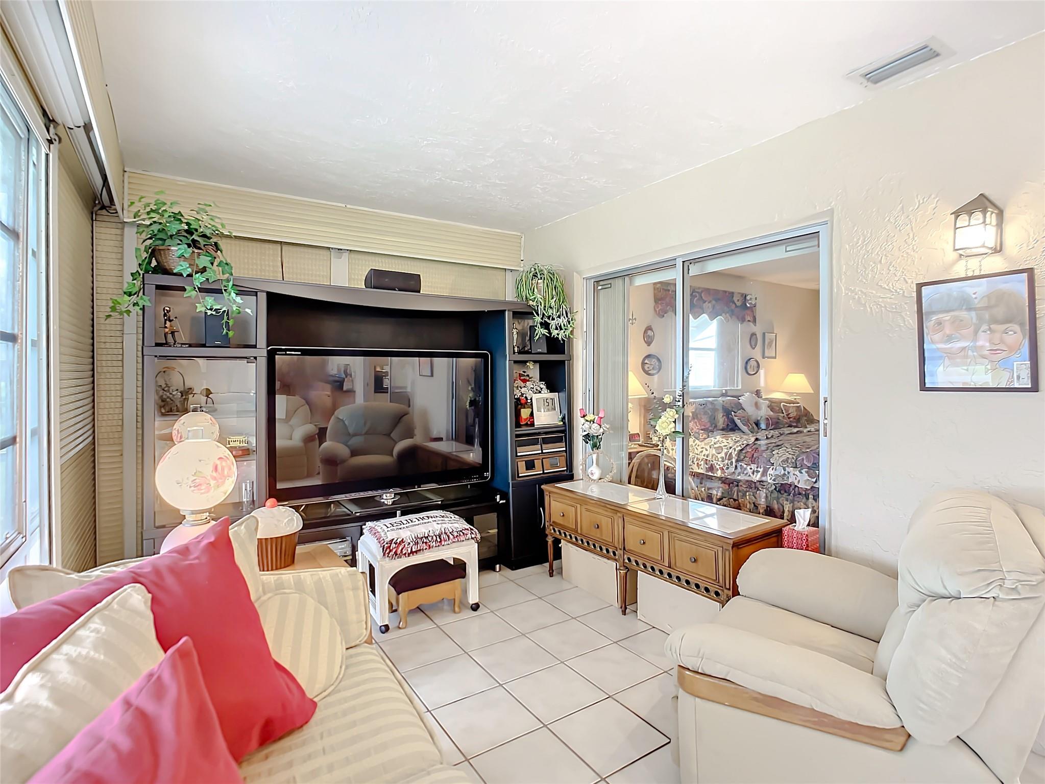 Lauderdale West Sec 4 88- - Residential