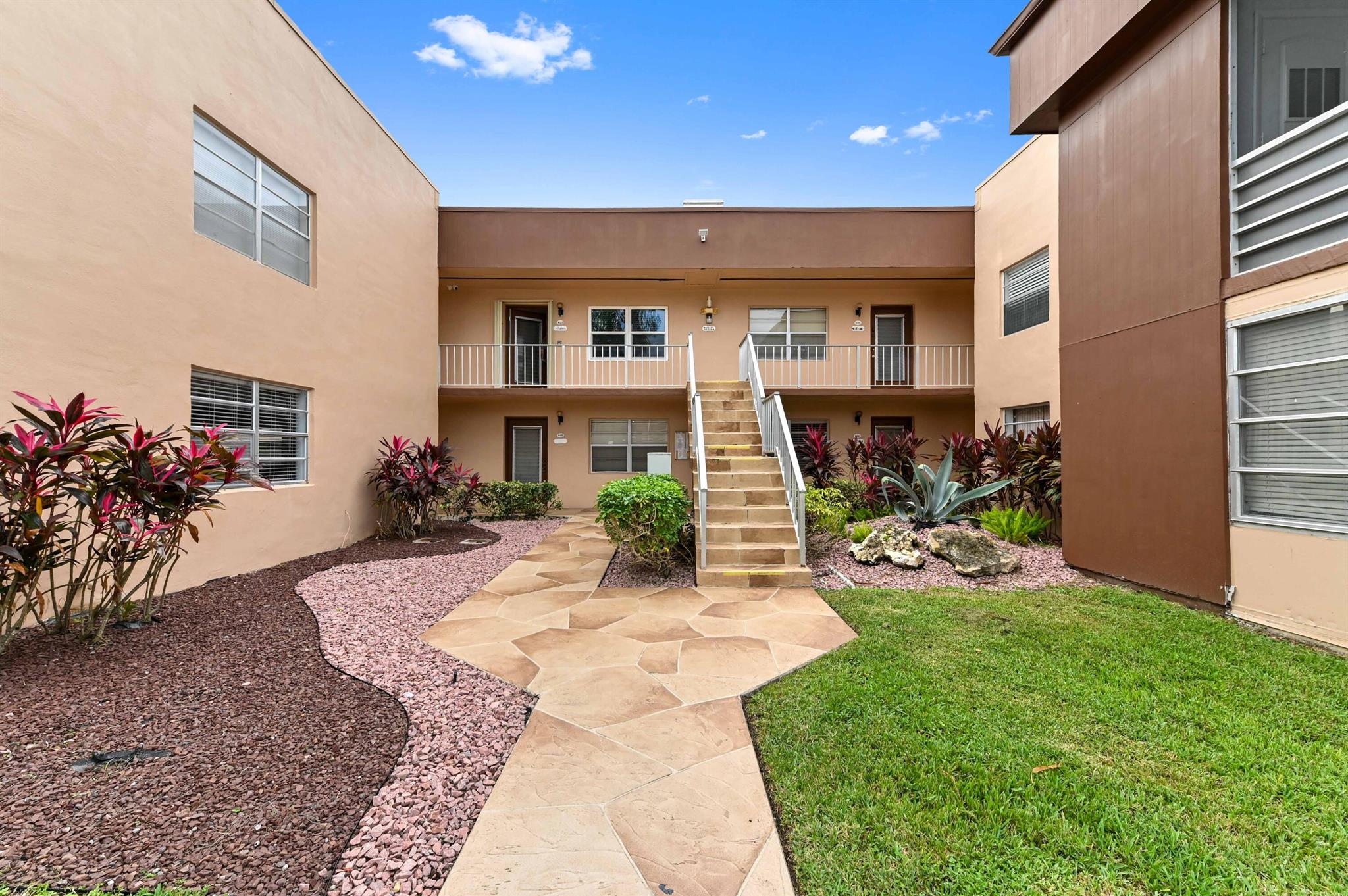 KINGS POINT - Residential