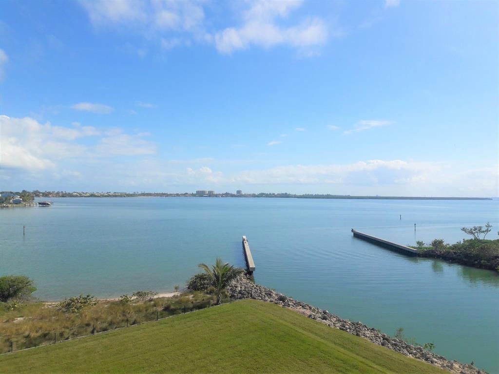 Photo of 4 Harbour Isle Drive E #Ph04, Fort Pierce, FL 34949 (MLS # R10880554)