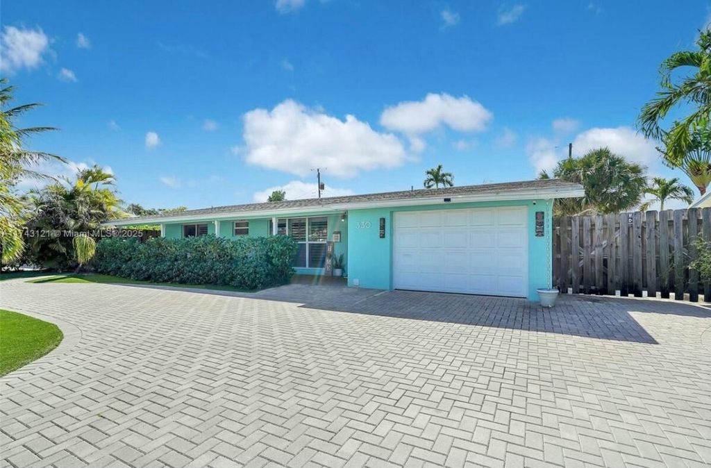 Photo of 330 SE 3rd Street, Deerfield Beach, FL 33441 (MLS # R11070589)