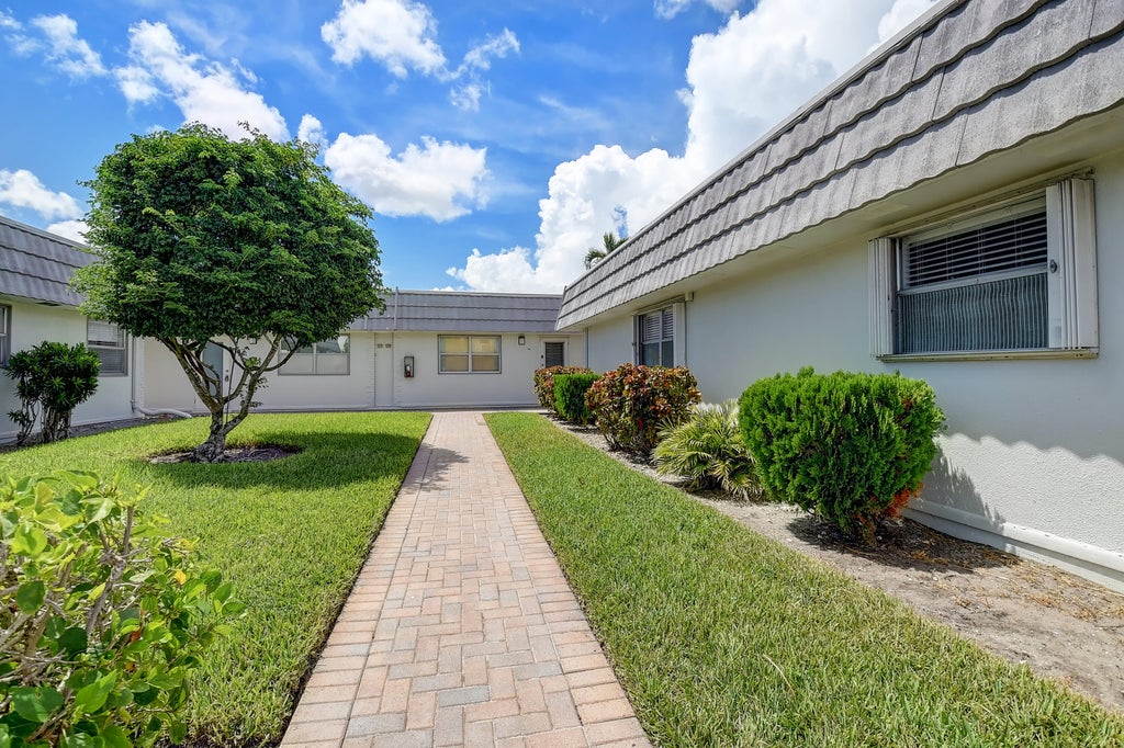 Photo of 127 Valencia F #127, Delray Beach, FL 33446 (MLS # R11021153)