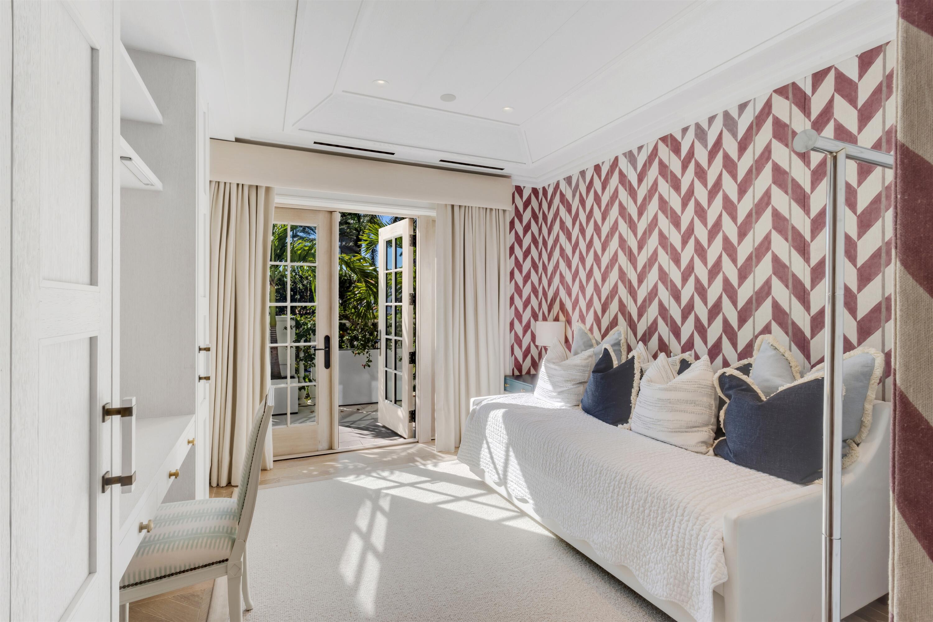 PHIPPS PLAZA - Residential