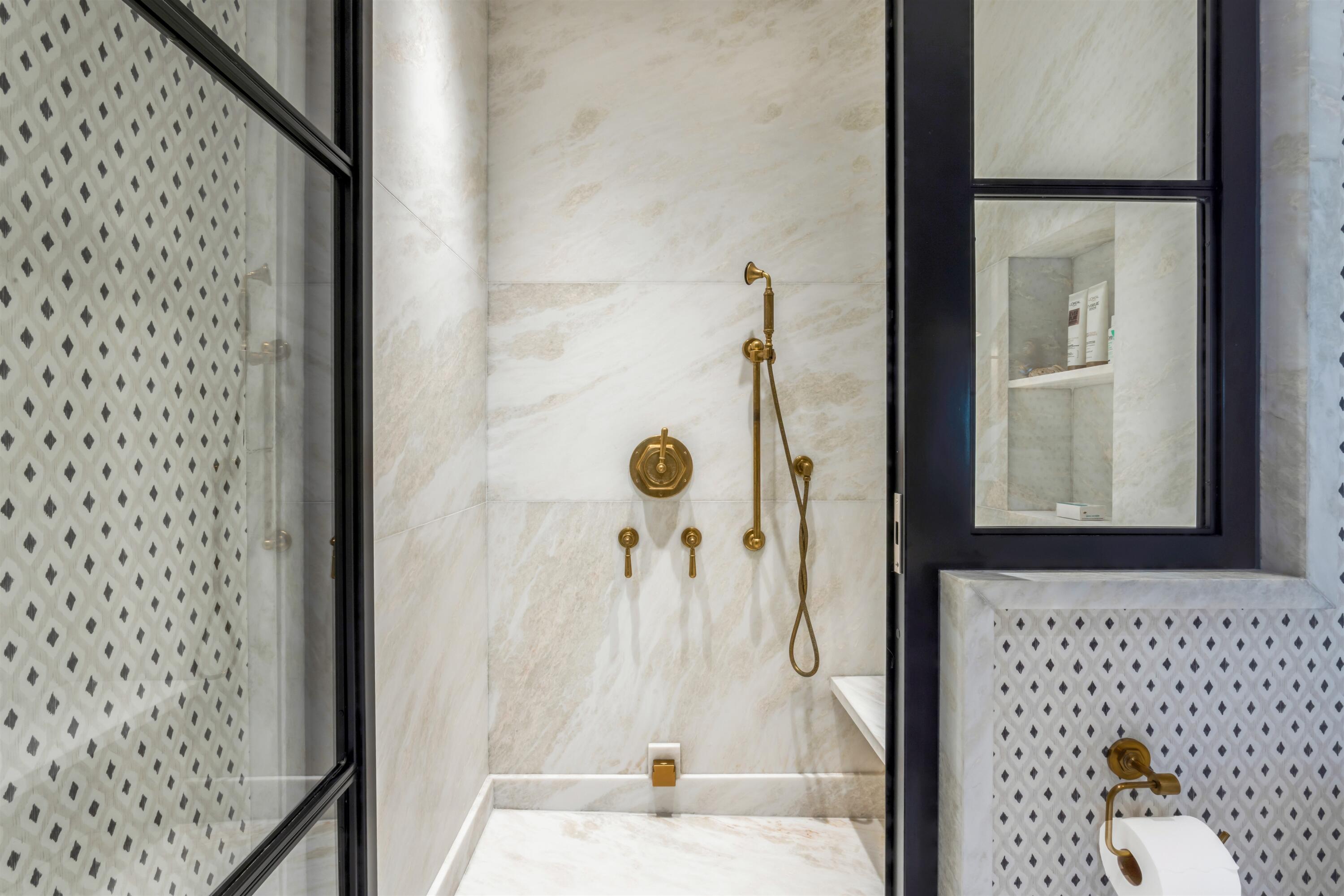 PHIPPS PLAZA - Residential