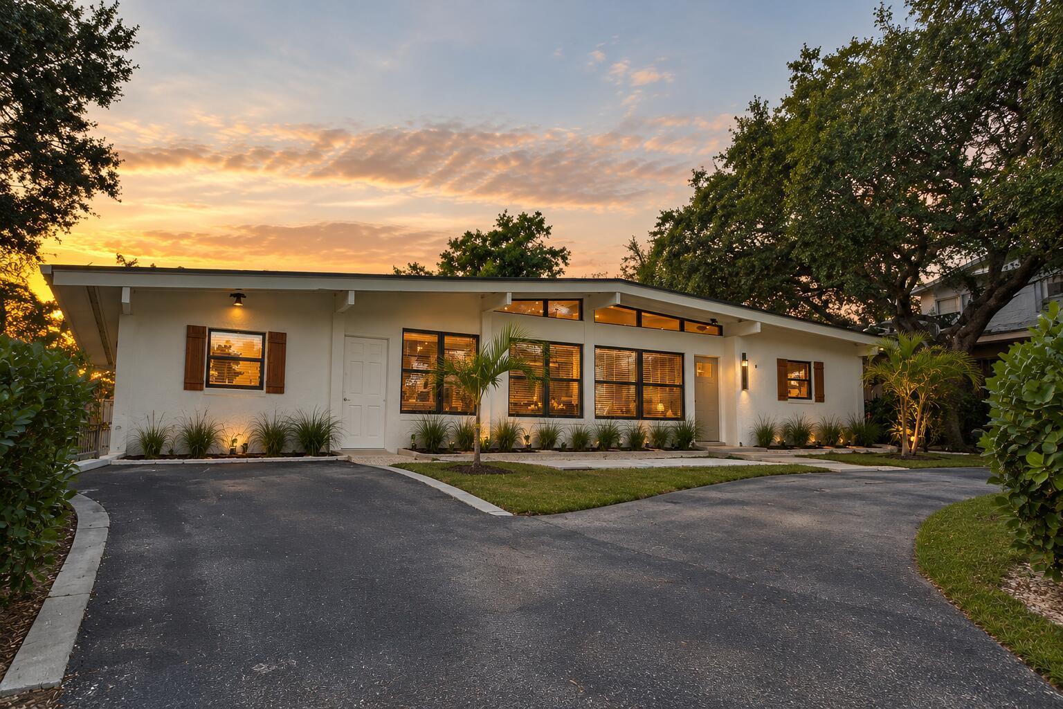 1944 NE Lake Place