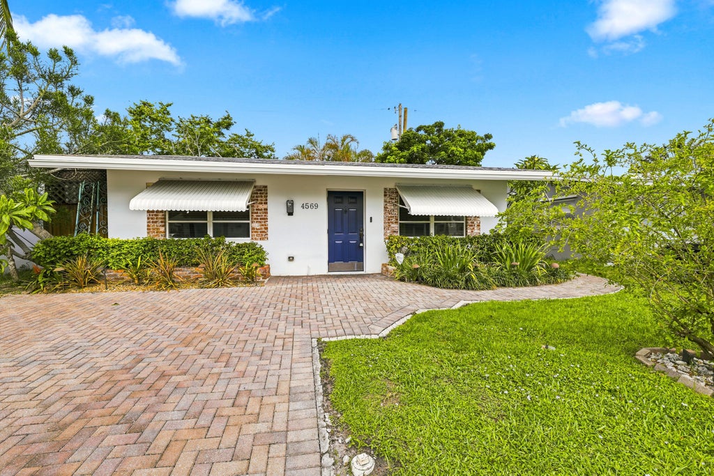 Photo of 4569 NW 16th Avenue, Tamarac, FL 33309 (MLS # B26050147)