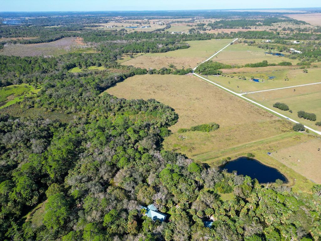 Photo of 3702 SW Wild Turkey Lane, Okeechobee, FL 34974 (MLS # B26006875)