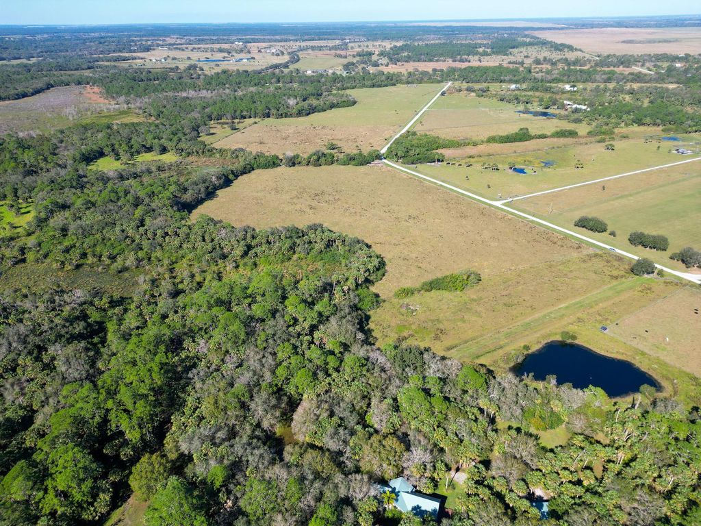 Photo of 3702 SW Wild Turkey Lane, Okeechobee, FL 34974 (MLS # B26006875)