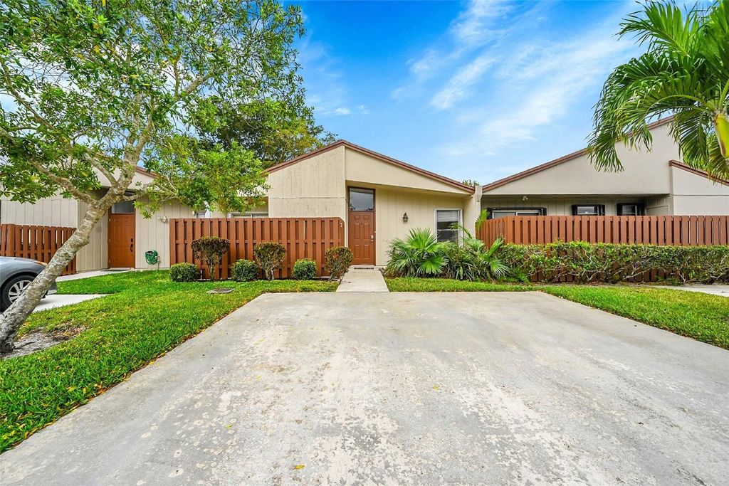 Photo of 22306 Timberly Drive #22306, Boca Raton, FL 33428 (MLS # F10494988)
