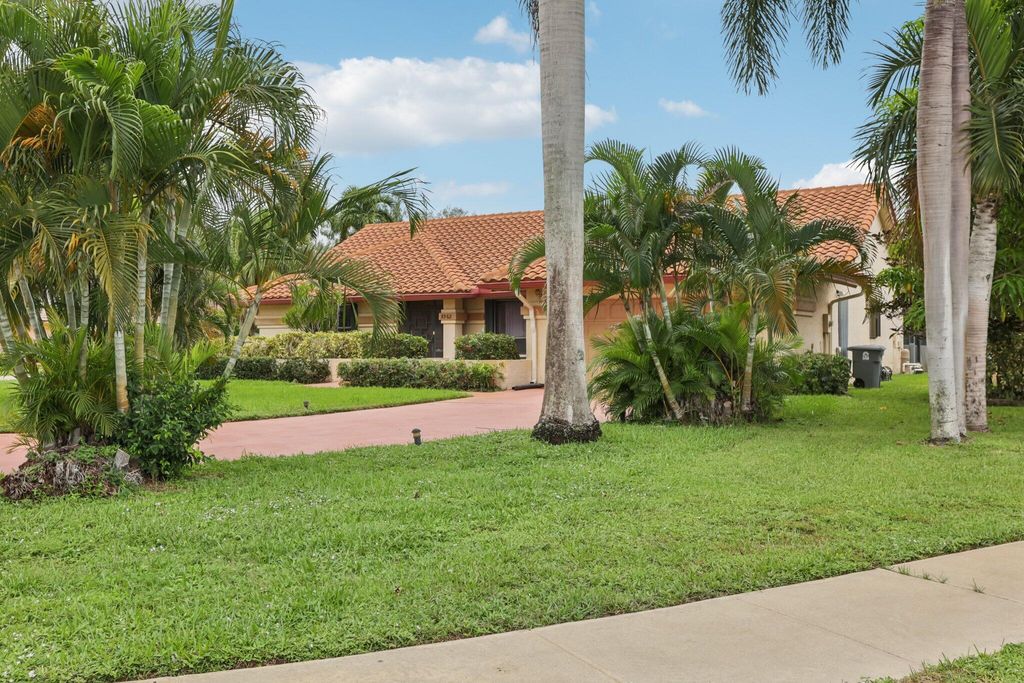 Photo of 9362 Laurel Green Drive, Boynton Beach, FL 33437 (MLS # R11119920)