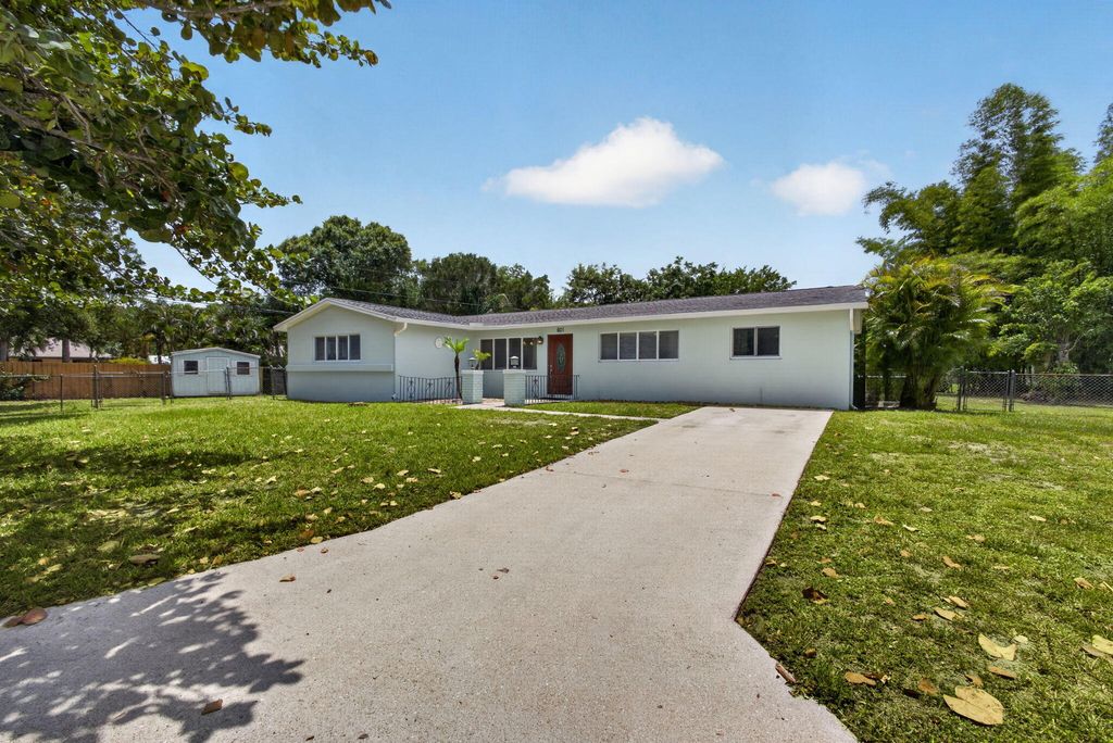 Photo of 601 Evelyn Court, West Palm Beach, FL 33413 (MLS # B26029603)