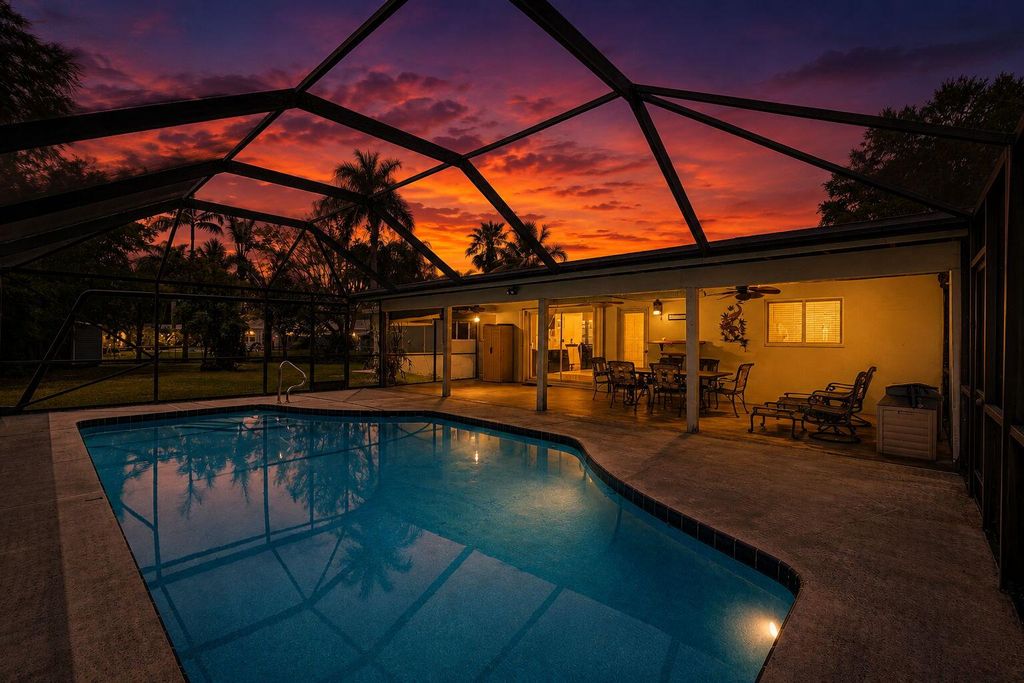 Photo of 601 Evelyn Court, West Palm Beach, FL 33413 (MLS # B26029603)