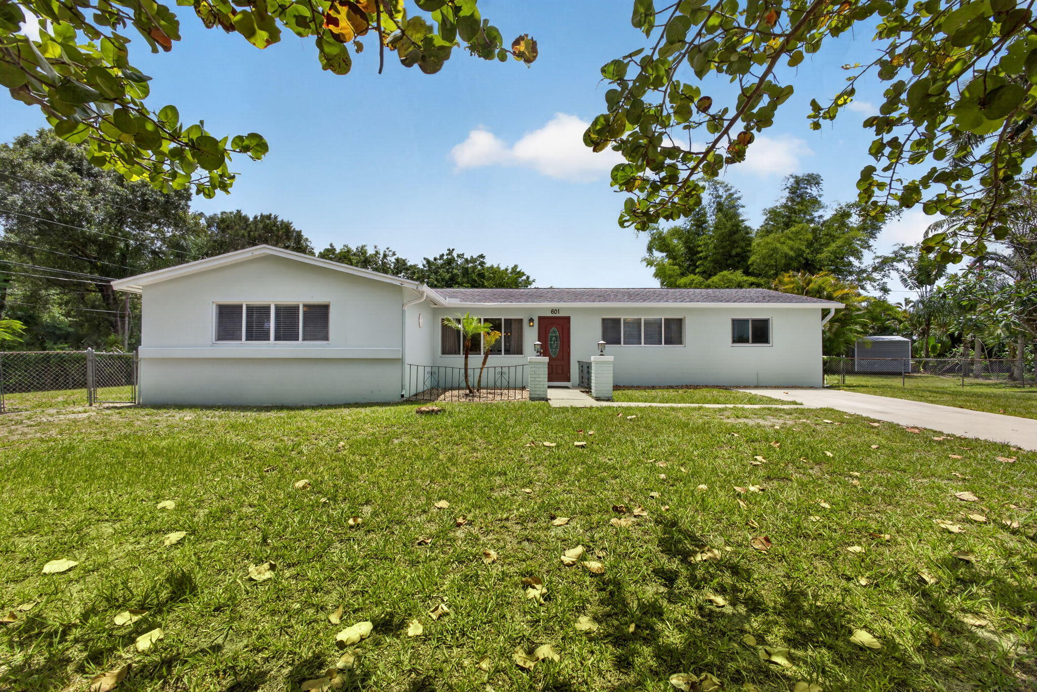 601 Evelyn Court