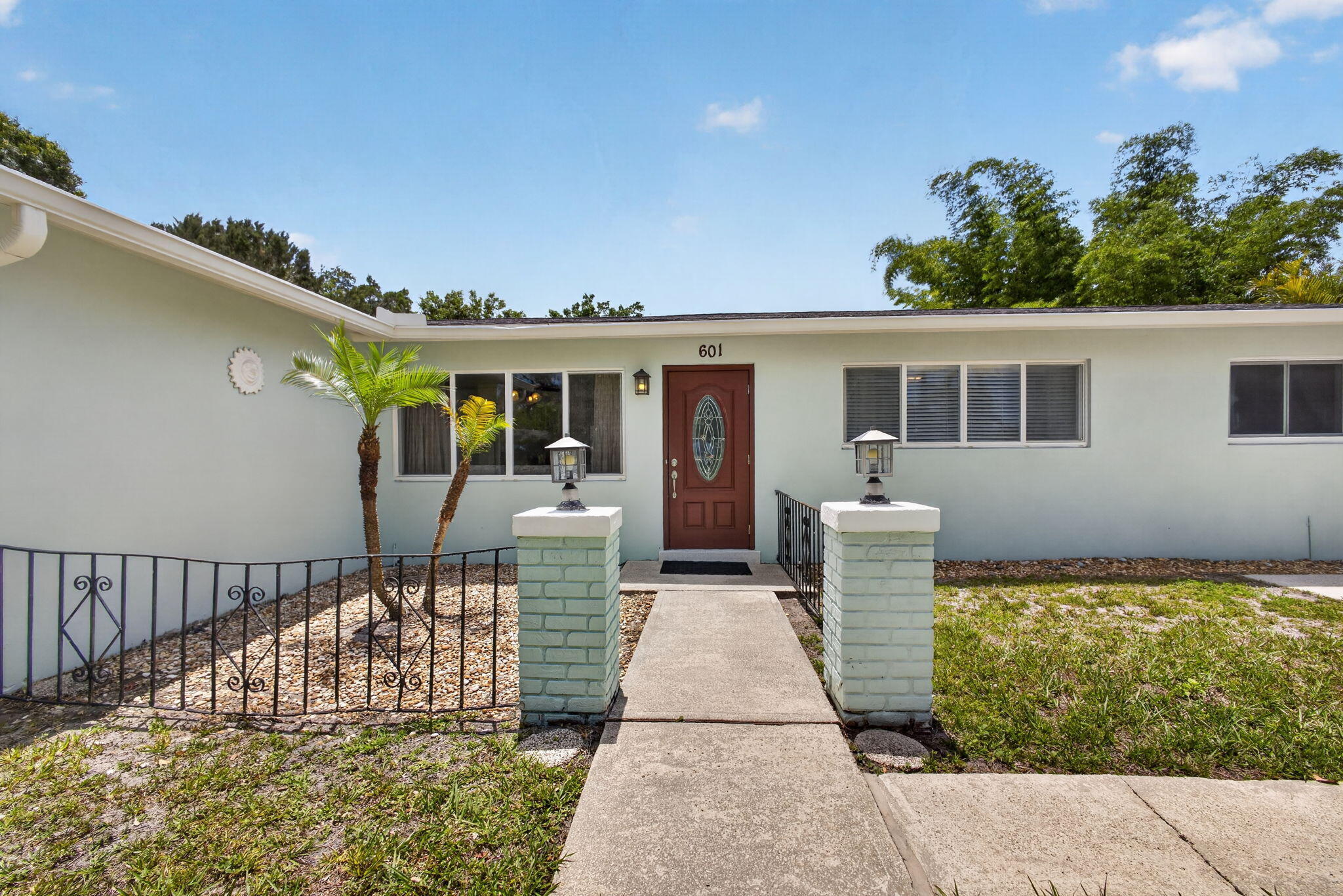 601 Evelyn Court