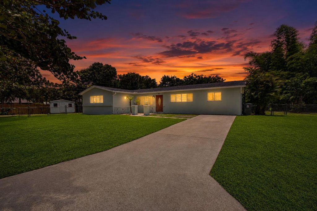 Photo of 601 Evelyn Court, West Palm Beach, FL 33413 (MLS # B26029603)