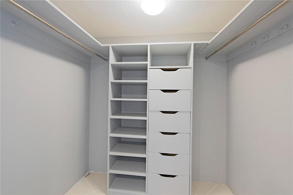 The Four Seasons Condo - Residential Lease