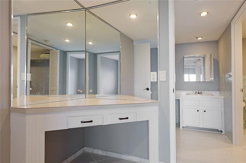 The Four Seasons Condo - Residential Lease