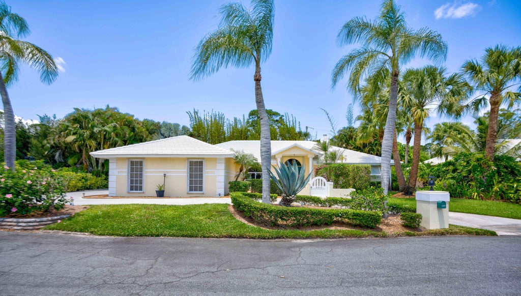 Photo of 8645 SE Gulfstream Place, Hobe Sound, FL 33455 (MLS # R11029299)