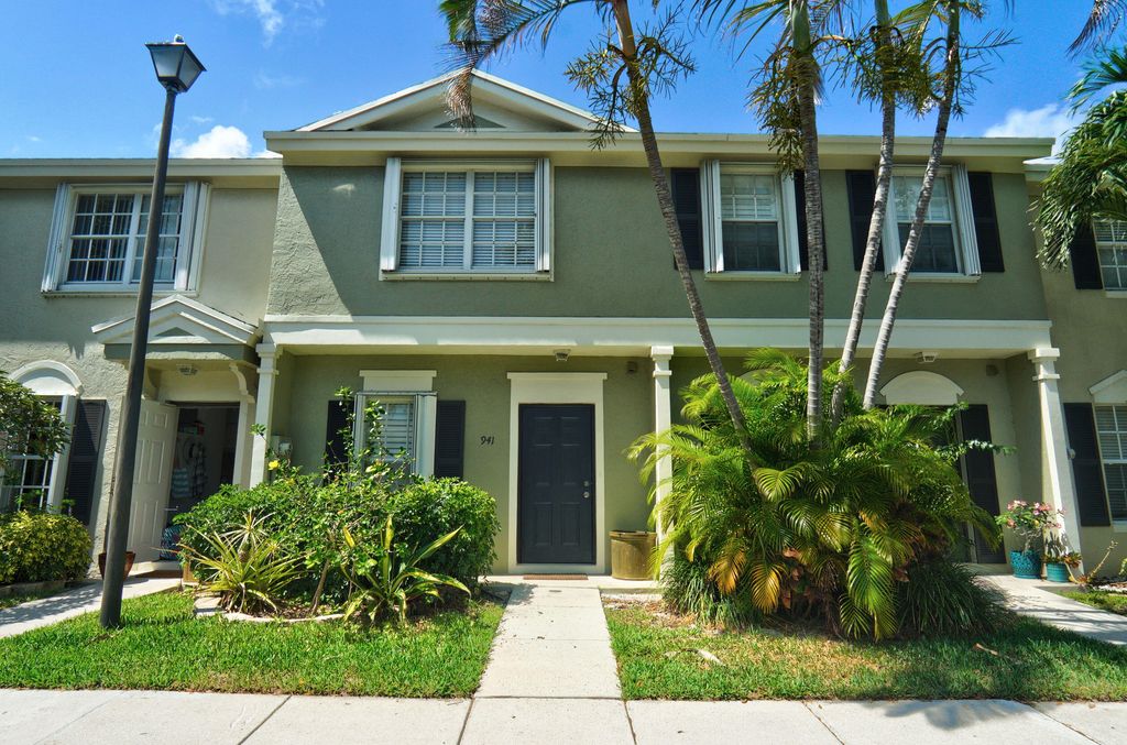 Photo of 941 Kokomo Key Lane, Delray Beach, FL 33483 (MLS # R10984870)